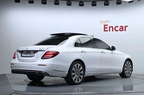 Mercedes-Benz E-Class E450 4MATIC Exclusive — пробег 90 983 км — фото 2 из 5