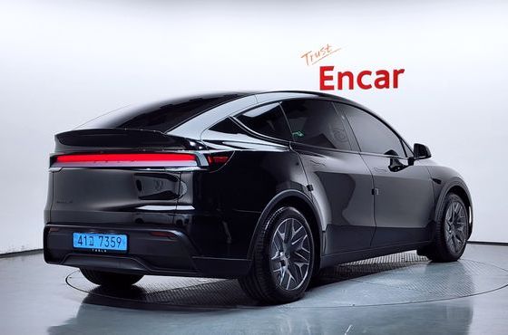 Tesla Model Y L Long Range AWD — пробег 7 599 км — фото 2 из 5