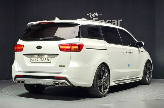 Kia Carnival Gasoline 7-seater Limousine President — пробег 178 276 км — фото 2 из 5