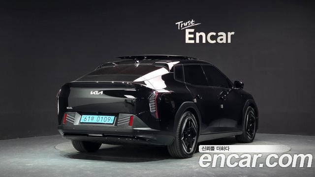 Kia EV4 Long Range 2WD Earth — пробег 8 067 км — фото 2 из 5