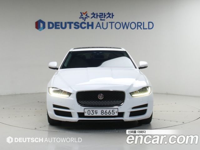 Jaguar XE 20d Prestige — пробег 106 900 км — фото 3 из 5
