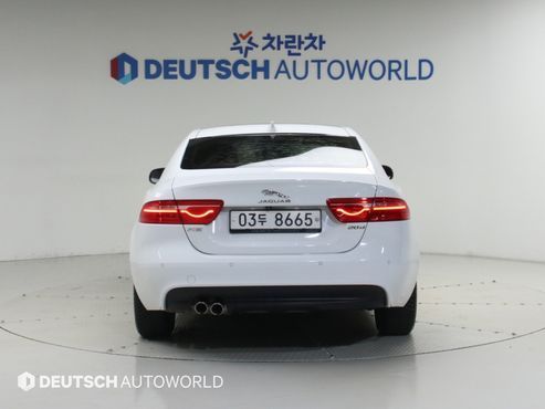 Jaguar XE 20d Prestige — пробег 106 900 км — фото 4 из 5