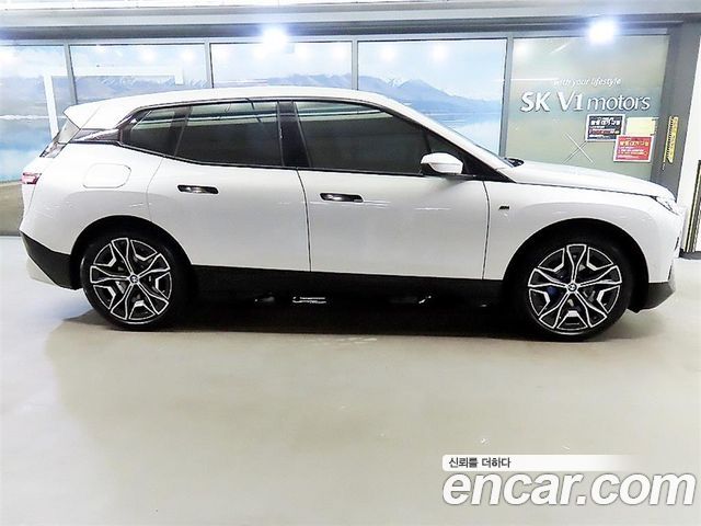 BMW iX xDrive M60 — пробег 28 600 км — фото 5 из 5