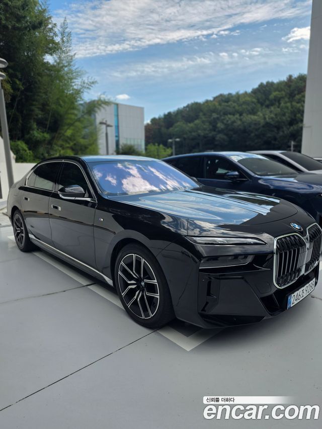 BMW 7-Series 740d xDrive M Sport — пробег 10 700 км — фото 3 из 5
