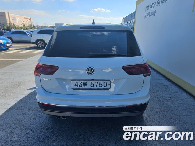 Volkswagen Tiguan 2.0 TDI Premium — пробег 56 864 км — фото 4 из 5