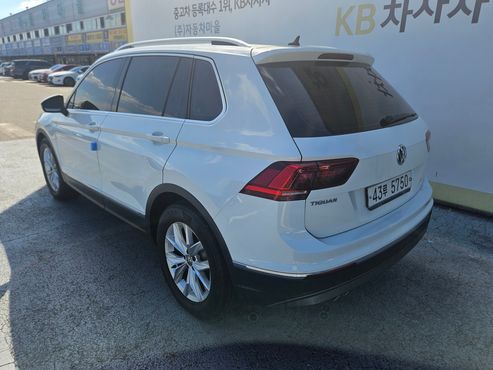 Volkswagen Tiguan 2.0 TDI Premium — пробег 56 864 км — фото 5 из 5