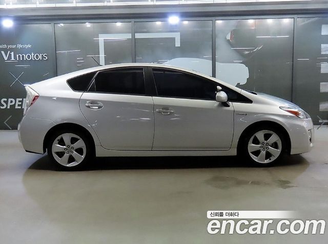 Toyota Prius 1.8 — пробег 141 487 км — фото 3 из 5