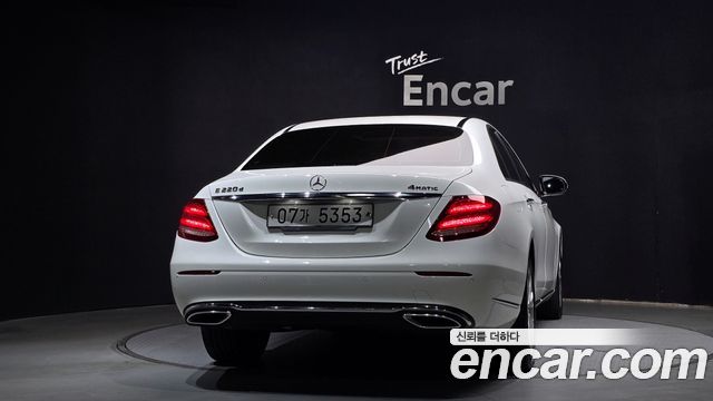 Mercedes-Benz E-Class E220d 4MATIC Exclusive — пробег 85 484 км — фото 4 из 5