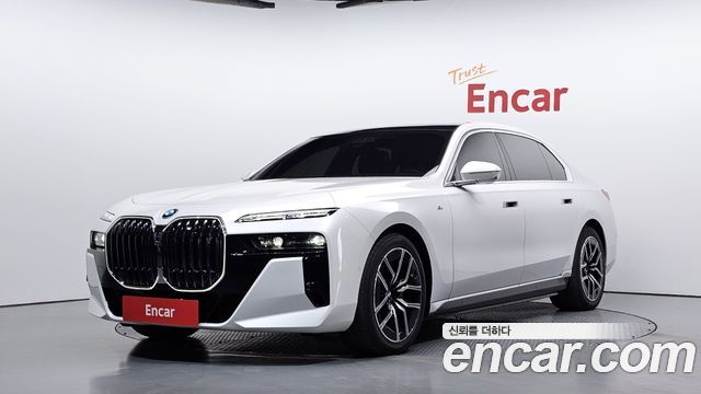 BMW i7 eDrive 50 M Sport — пробег 7 700 км — фото 1 из 5