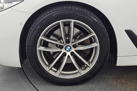 BMW 5-Series 520d xDrive M Sport Package Plus — пробег 186 467 км — фото 5 из 5