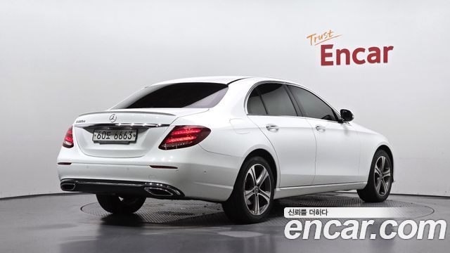 Mercedes-Benz E-Class E220d Avantgarde — пробег 91 455 км — фото 2 из 5