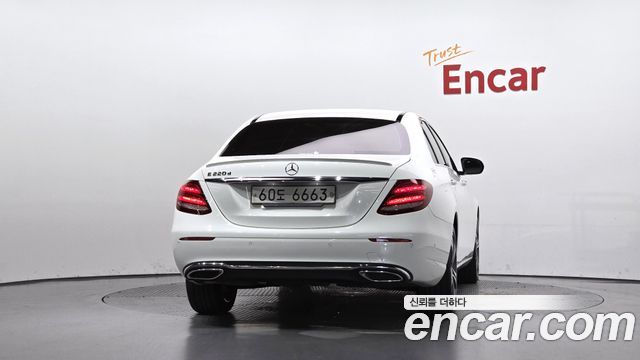 Mercedes-Benz E-Class E220d Avantgarde — пробег 91 455 км — фото 4 из 5