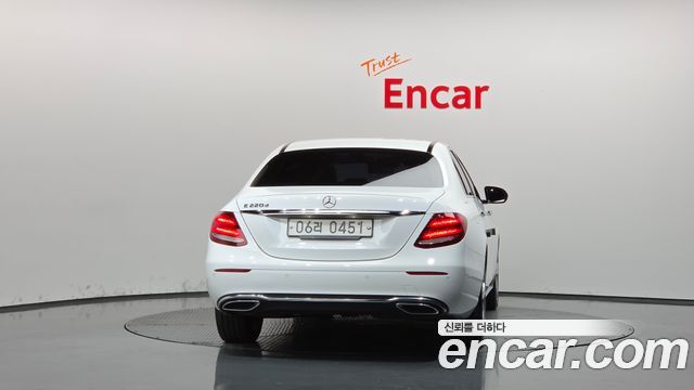 Mercedes-Benz E-Class из Кореи Encar