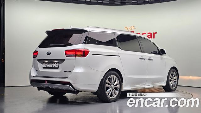 Kia Carnival 7-seater Limousine VIP — пробег 133 635 км — фото 2 из 5
