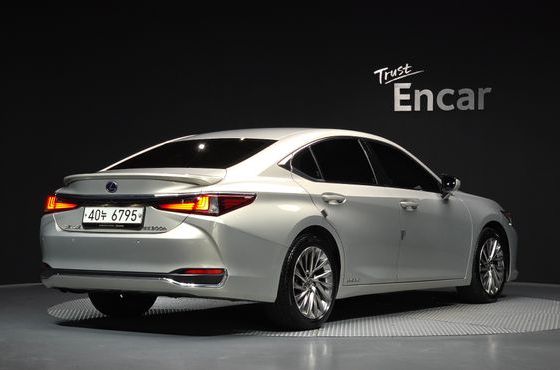 Lexus ES Luxury Plus — пробег 126 374 км — фото 2 из 5