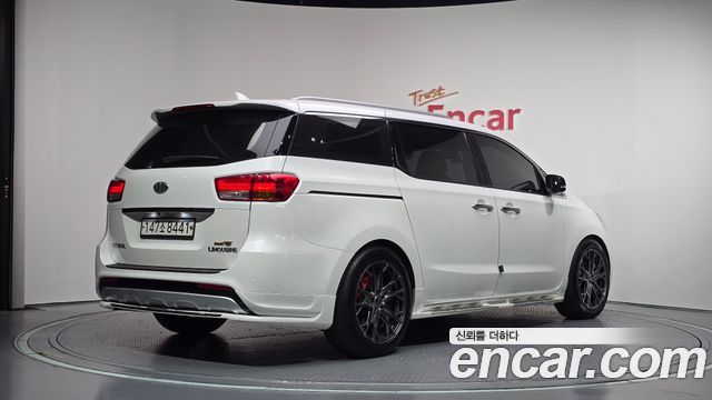 Kia Carnival 7-seater Limousine VIP — пробег 157 353 км — фото 2 из 5