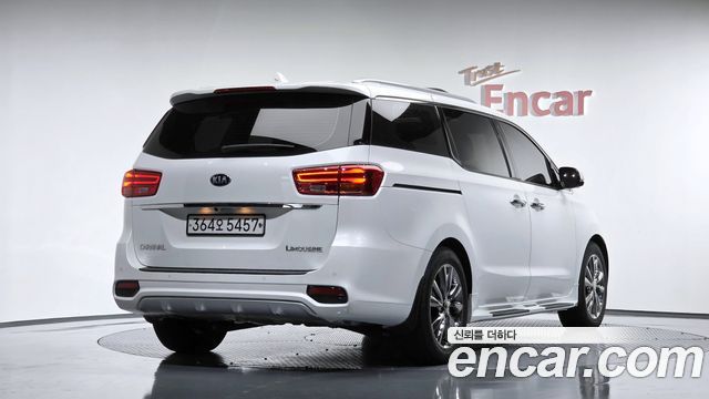 Kia Carnival 7-Seater Limousine President — пробег 62 241 км — фото 2 из 5