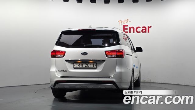 Kia Carnival из Кореи Encar