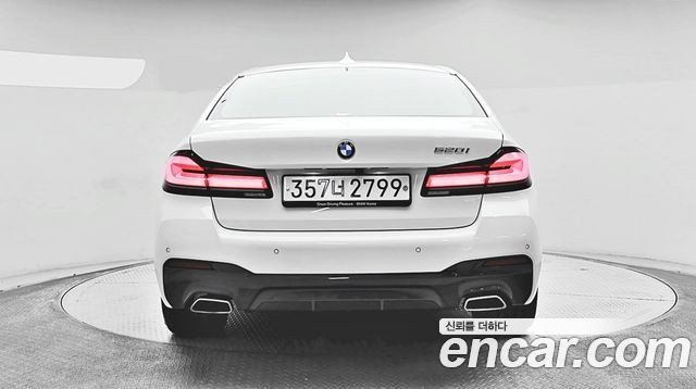 BMW 5-Series 520i M Sport — пробег 32 988 км — фото 2 из 5