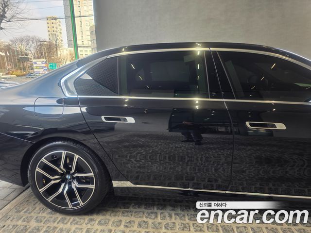 BMW 7-Series 740i xDrive M Sport — пробег 1 015 км — фото 5 из 5