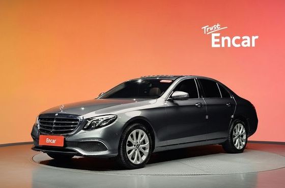 Mercedes-Benz E-Class E300 4MATIC Exclusive — пробег 71 361 км — фото 1 из 5