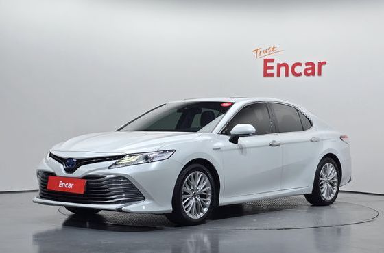 Toyota Camry 2.5 XLE Hybrid — пробег 64 056 км — фото 1 из 5