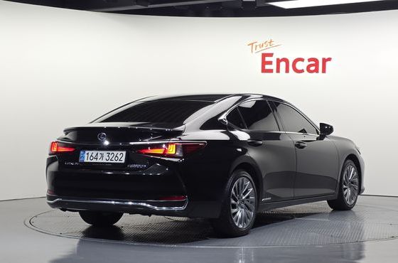 Lexus ES Executive — пробег 70 569 км — фото 2 из 5