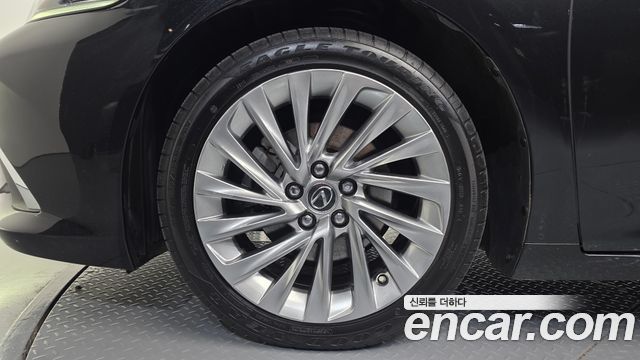 Lexus ES Executive — пробег 70 569 км — фото 5 из 5