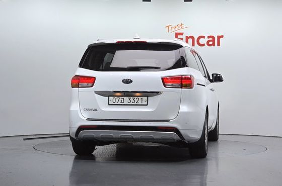Kia Carnival 9-seater Prestige — пробег 139 696 км — фото 4 из 5