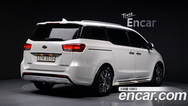 Kia Carnival 7-seater Limousine VIP — пробег 121 313 км — фото 2 из 5