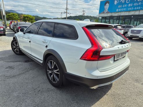 Volvo V90 D5 PRO AWD — пробег 45 000 км — фото 5 из 5