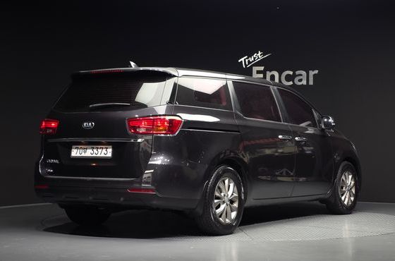 Kia Carnival 11-Seater Deluxe — пробег 26 232 км — фото 2 из 5