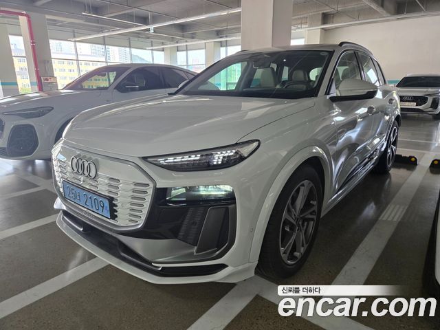 Audi Q6 e-tron S Line — пробег 200 км — фото 1 из 5