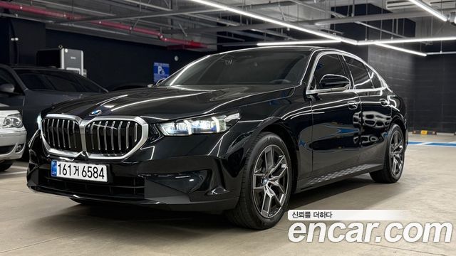BMW 5-Series 520i — пробег 6 015 км — фото 1 из 4