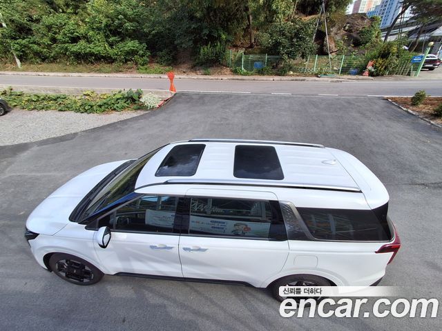 Kia Carnival HEV 9seater Signature — пробег 44 000 км — фото 2 из 5