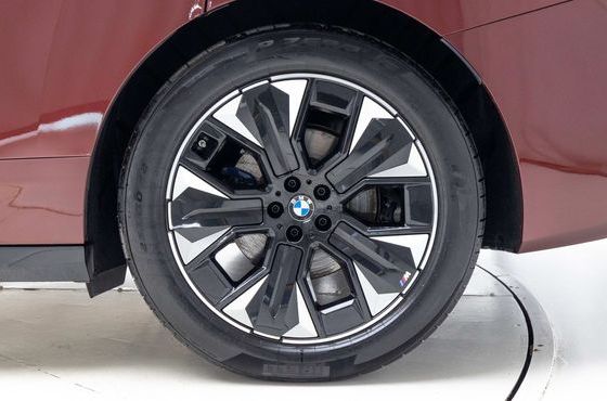 BMW iX xDrive45 M Sport — пробег 5 898 км — фото 5 из 5