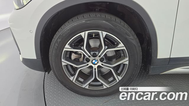 BMW X1 xDrive 20i xLine — пробег 75 710 км — фото 5 из 5