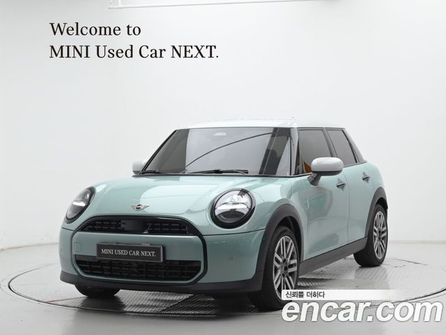 Mini Cooper 5Door Essential — пробег 32 км — фото 1 из 5