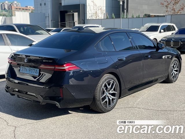 BMW i5 eDrive 40 M Sport — пробег 4 035 км — фото 2 из 5