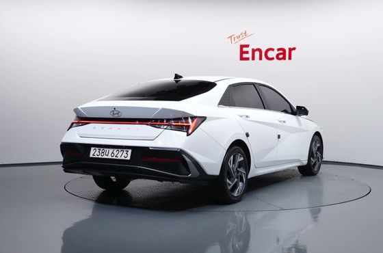 Hyundai AVANTE 1.6 Inspiration — пробег 7 156 км — фото 2 из 5