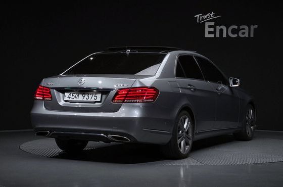 Mercedes-Benz E-Class E300 4MATIC Avantgarde — пробег 105 700 км — фото 2 из 5