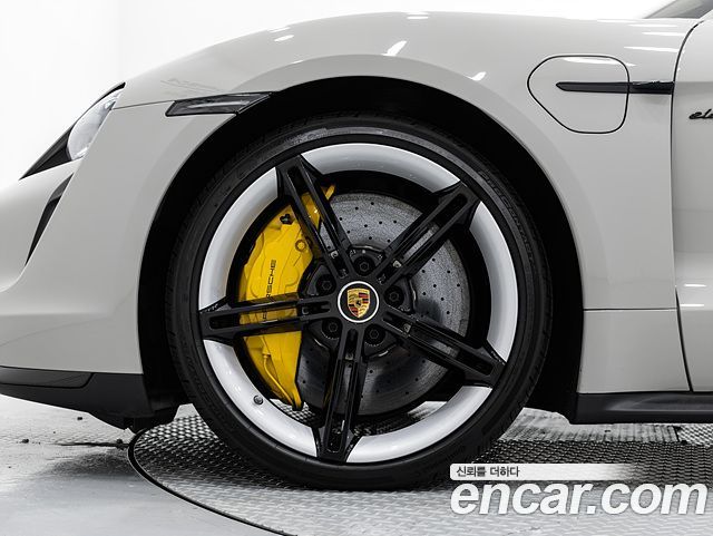 Porsche Taycan из Кореи Encar