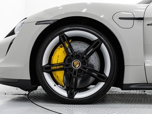 Porsche Taycan Turbo S — пробег 40 440 км — фото 5 из 5