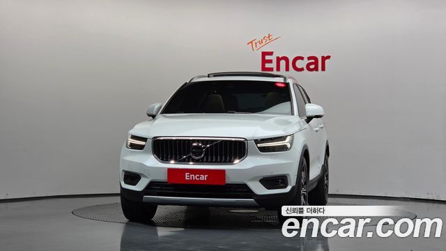 Volvo XC40 T4 R-Design — пробег 45 285 км — фото 3 из 5