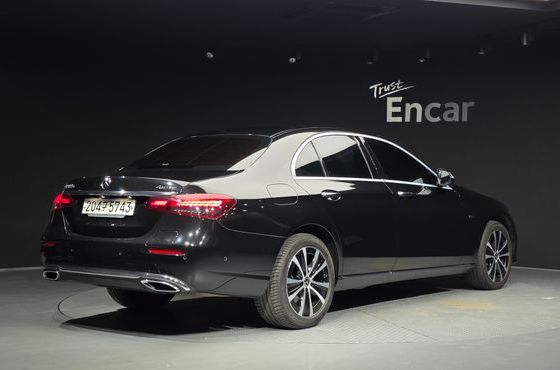 Mercedes-Benz E-Class E300e 4MATIC Exclusive — пробег 58 049 км — фото 2 из 5