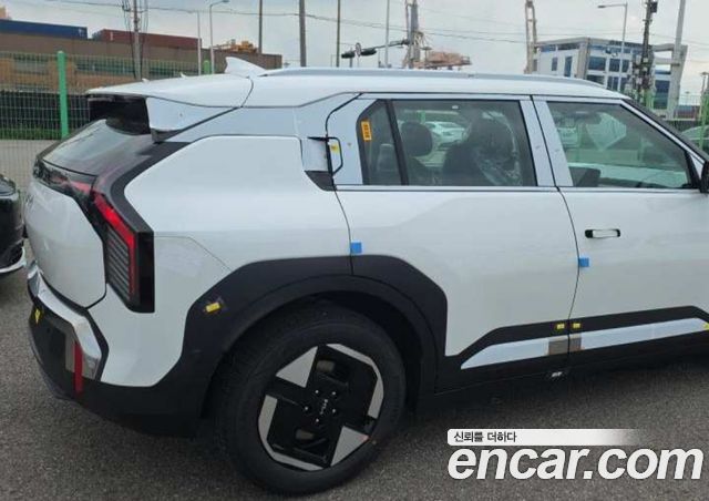 Kia EV3 Long Range 2WD Earth — пробег 1 км — фото 5 из 5