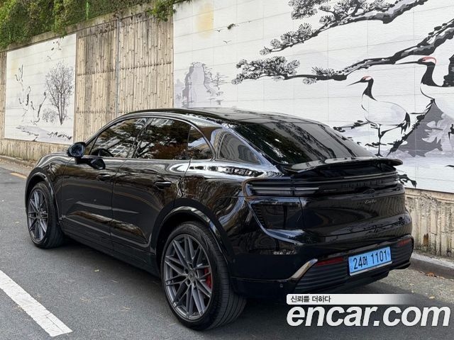 Porsche Macan Turbo — пробег 18 000 км — фото 2 из 5