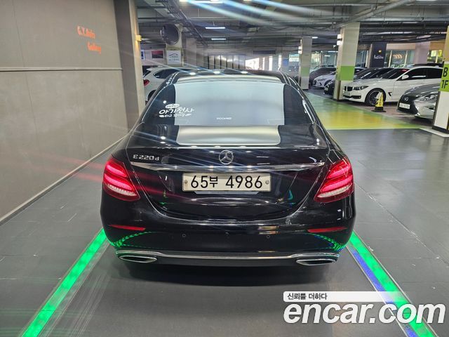 Mercedes-Benz E-Class E220d Avantgarde — пробег 159 537 км — фото 4 из 5