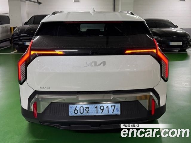 Kia EV3 Long Range 2WD Earth — пробег 5 339 км — фото 4 из 5