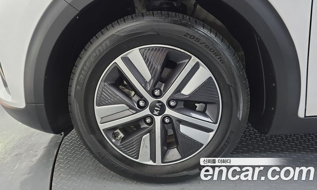 Kia Niro 1.6 HEV Noblesse Special — пробег 68 118 км — фото 5 из 5